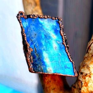 Raw Crystal Labradorite Statement Ring | Freeform